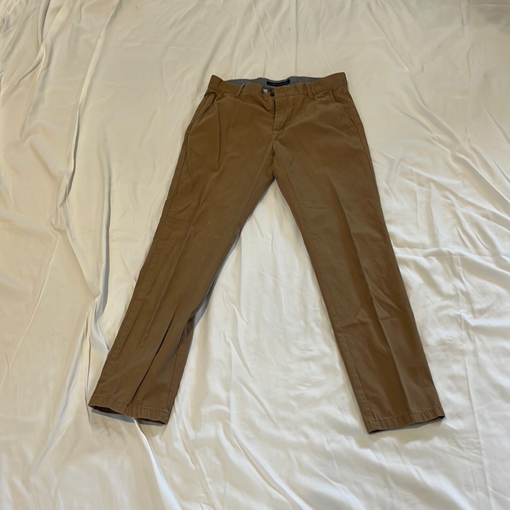 Tommy Hilfiger Men’s Khakis Size 31/32
